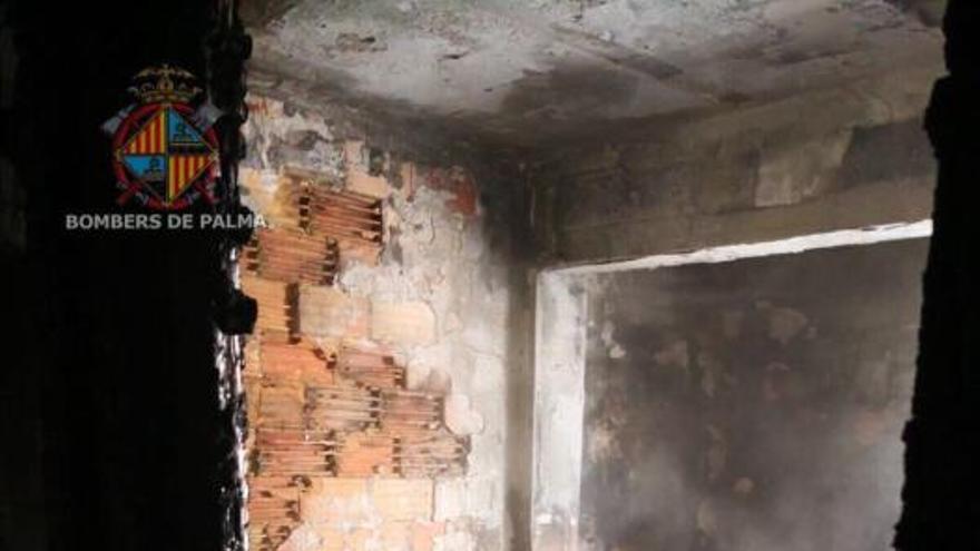 Un incendio en una vivienda obliga a desalojar un centenar de personas en Son Gotleu