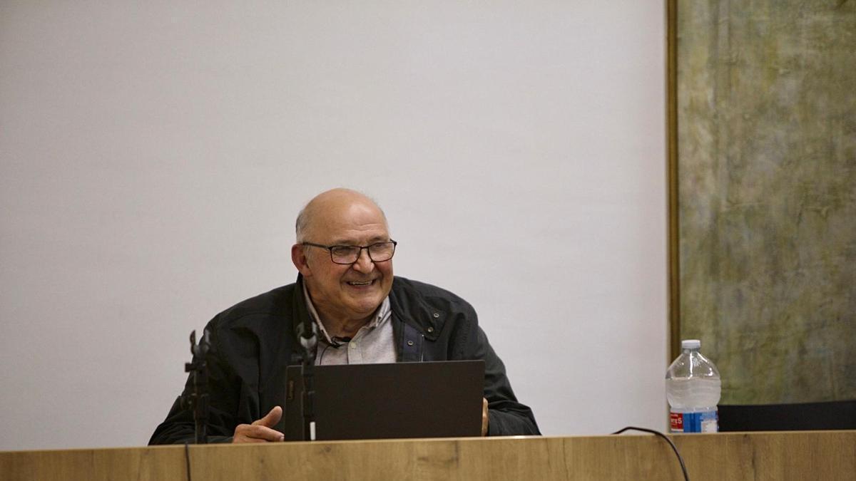 Tobias Grimaltos presenta en Xàtiva «Ensayo sobre la vejez», un libro que profundiza en las virtudes y miserias de hacerse mayor