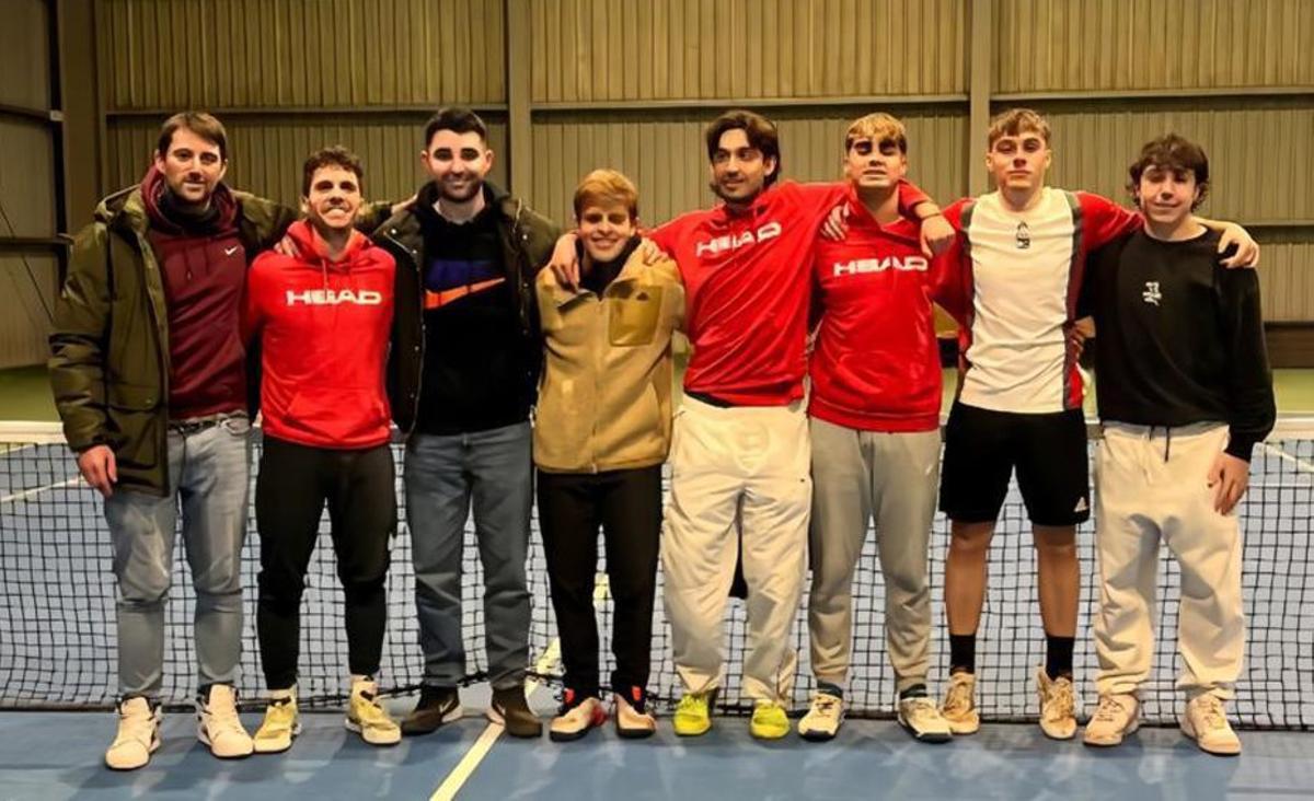 Equipo del Recreo Cultural que derrotó al Club Casino coruñés. | FIRMA DE FOTO