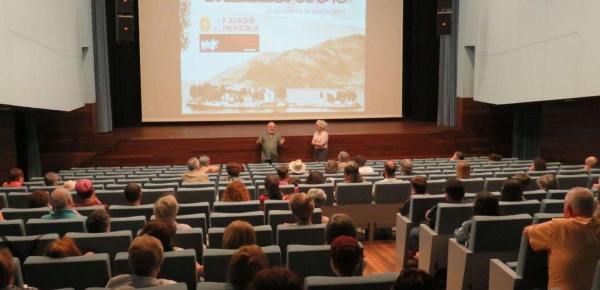 Un momento do debate posterior sobre o documental “Aillados” do Faiado da memoria.