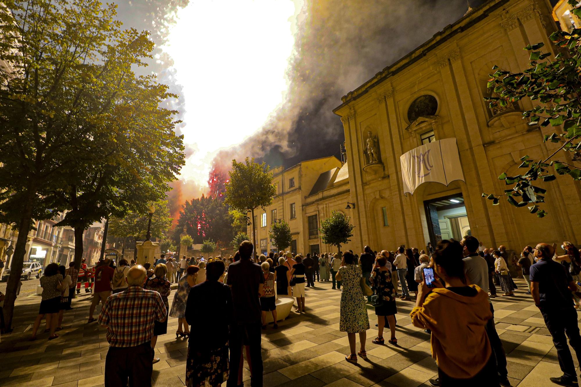 Alcoy homenajea a su patrona con flores