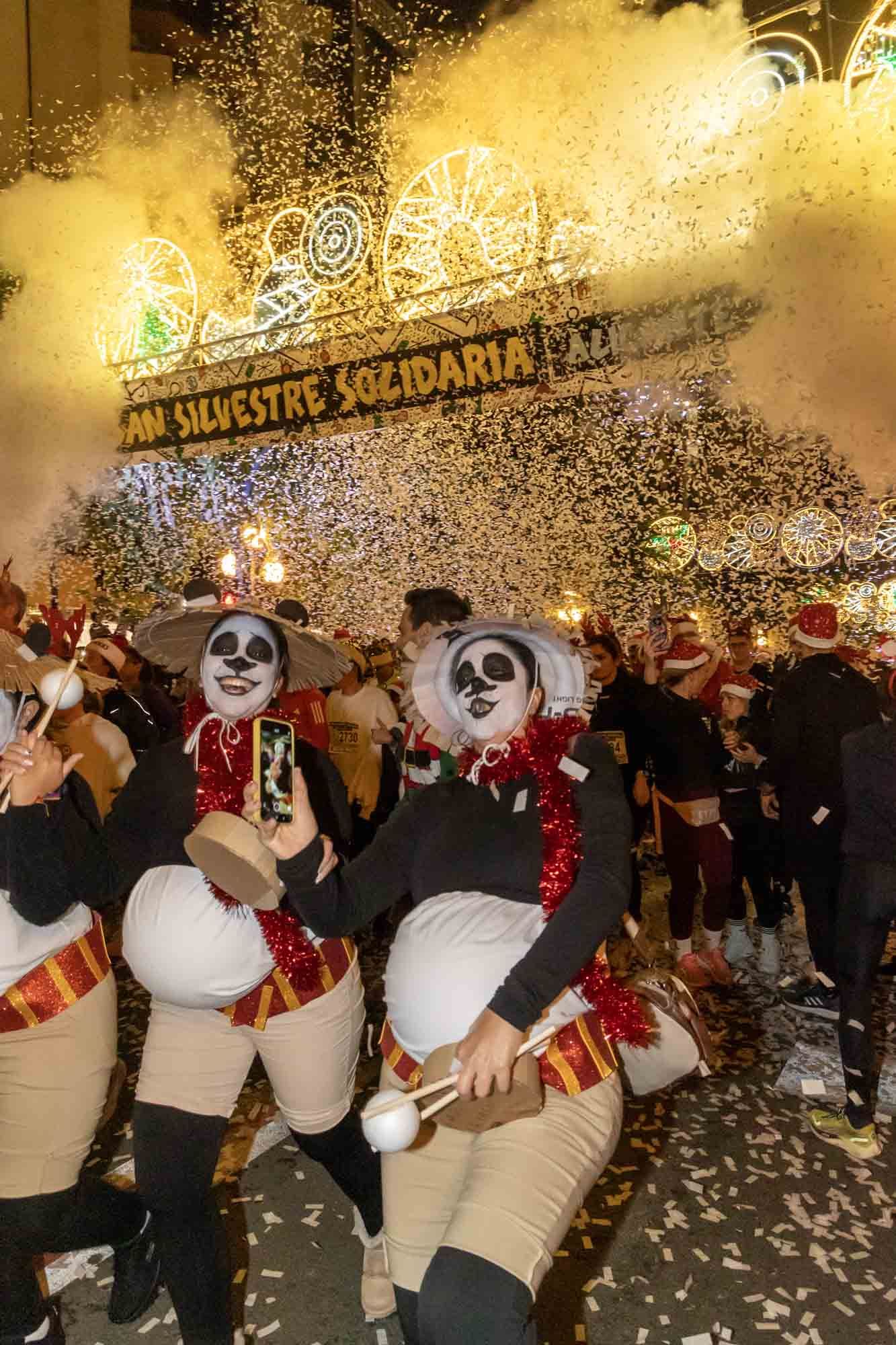 La San Silvestre de Alicante llena de colorido la ciudad