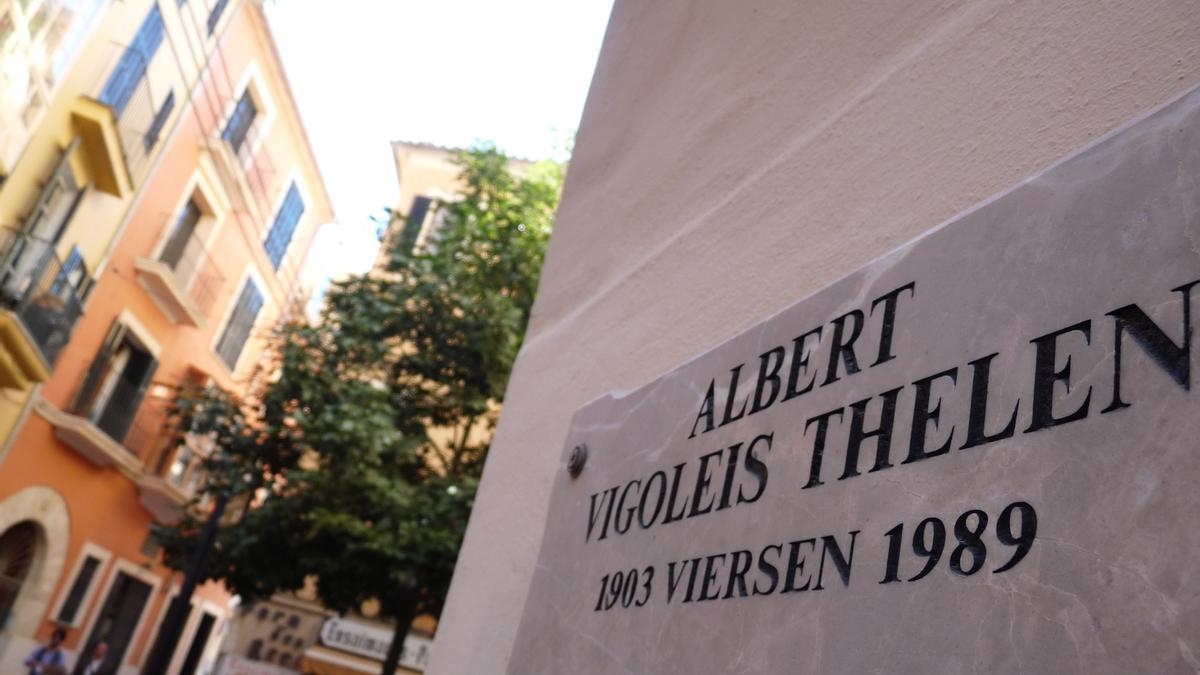 Gedenktafel für den Schriftsteller Albert Vigoleis Thelen in Palm.