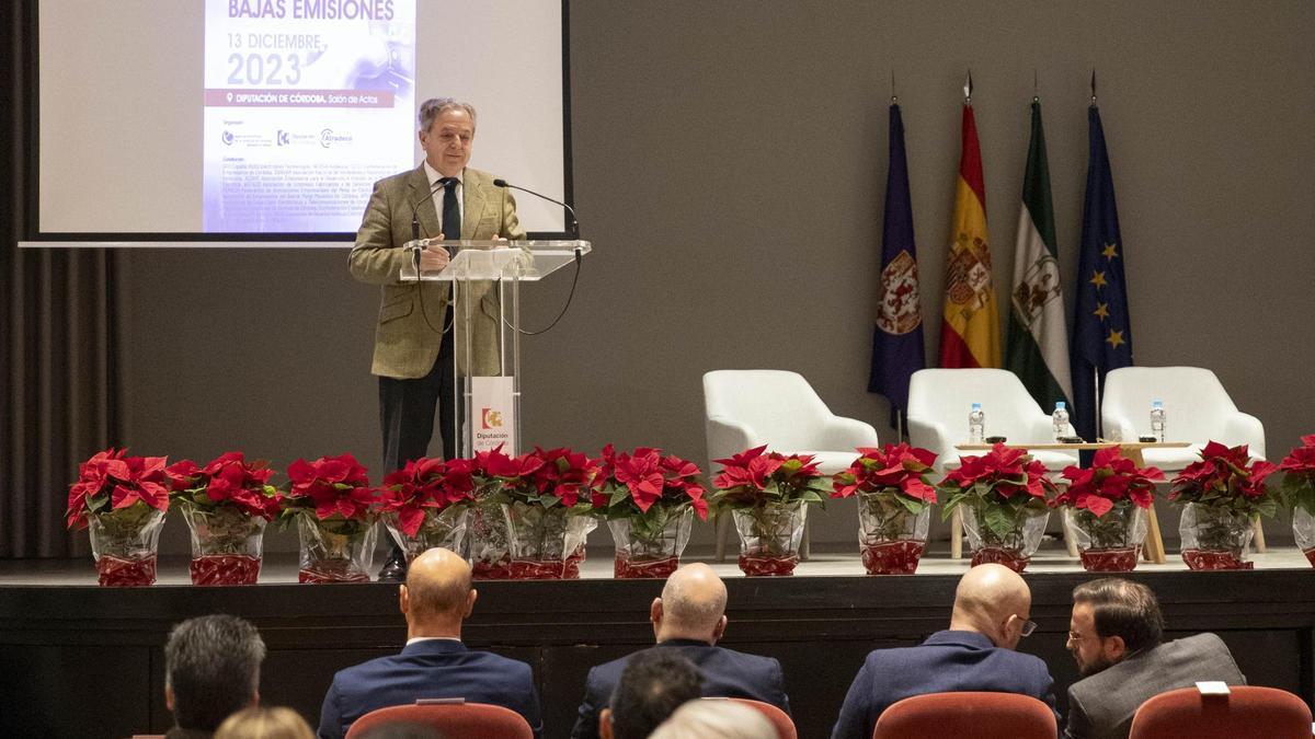 Salvador Fuentes, en la apertura de las jornadas sobre movilidad eléctrica.