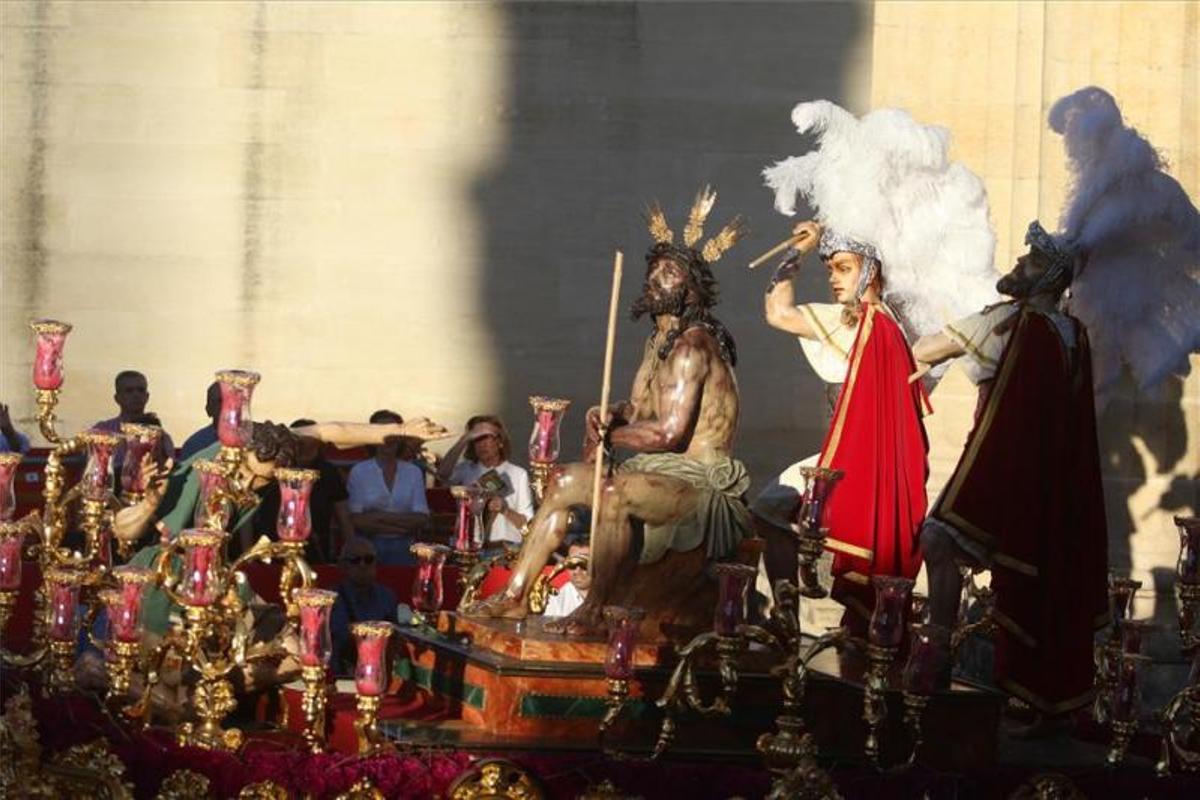 Una tarde primaveral envuelve a las cofradías el Lunes Santo