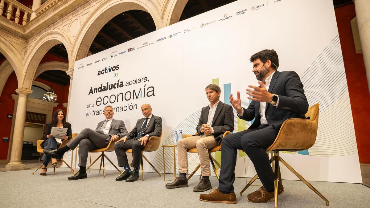 La mesa 'Andalucía en el sector energético europeo', en el foro 'Activos. Andalucía acelera, una economía en transformación', celebrado en la Fundación Cajasol.