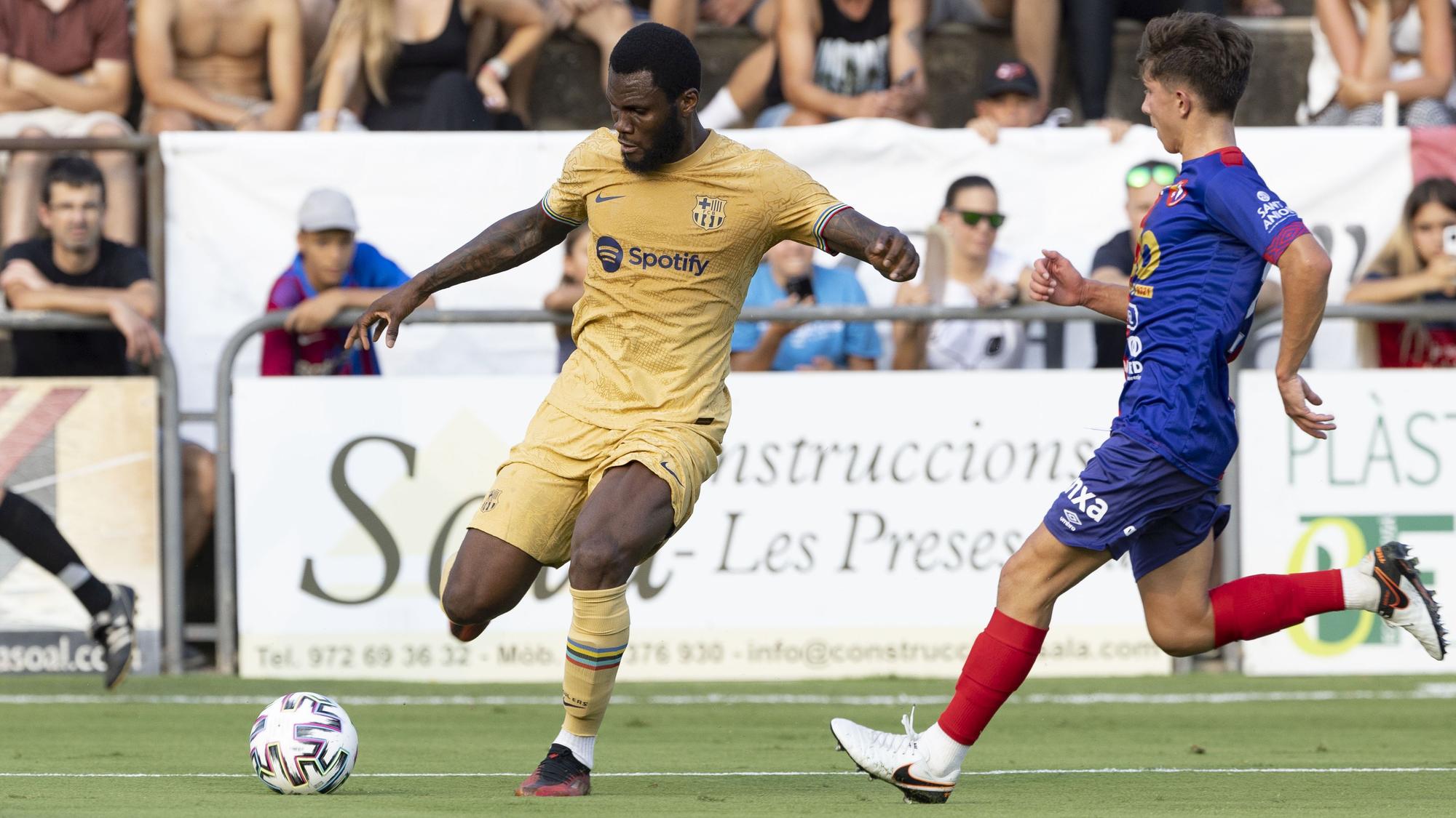 Kessié, en una jugada en el Estadi Municipal de Olot.