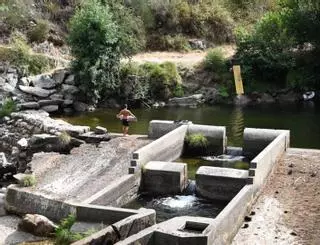 El Lérez eleva la alerta con las primeras prohibiciones para el consumo de agua