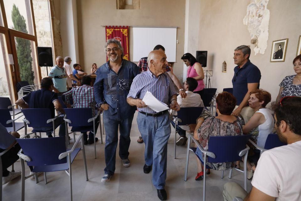 Momentos del pleno municipal de Villalpando.