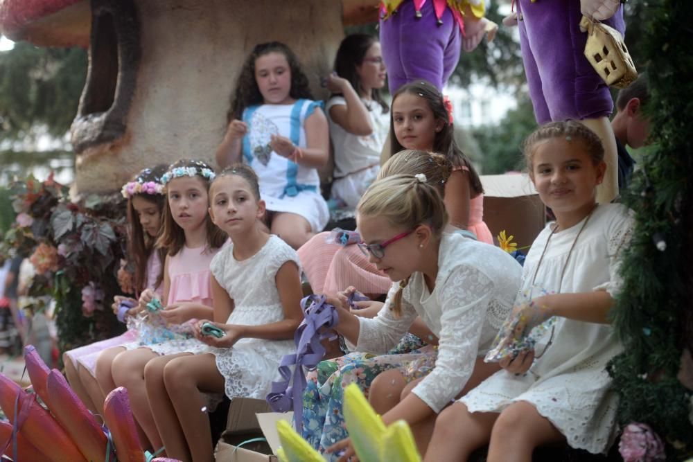 El Concello da un impulso al desfile de carrozas con más composiciones y una mejoría estética