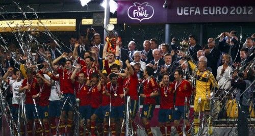 Casillas celebrando la Eurocopa 2012