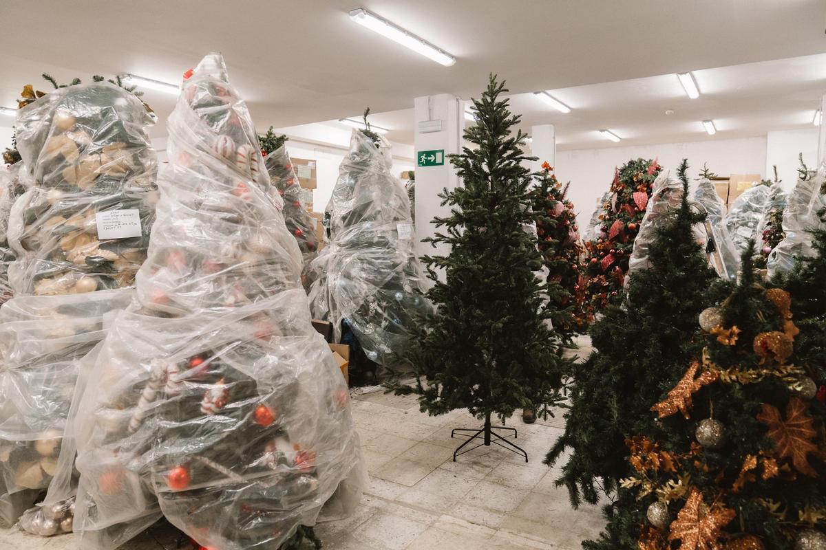 Así es el almacén de Tetuán donde se puede alquilar árboles de Navidad