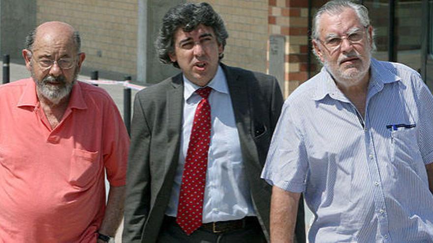 El ex responsable del Palau de la Música Félix Millet, acompañado de su mano derecha Jordi Montull, y el abogado Jordi Pina