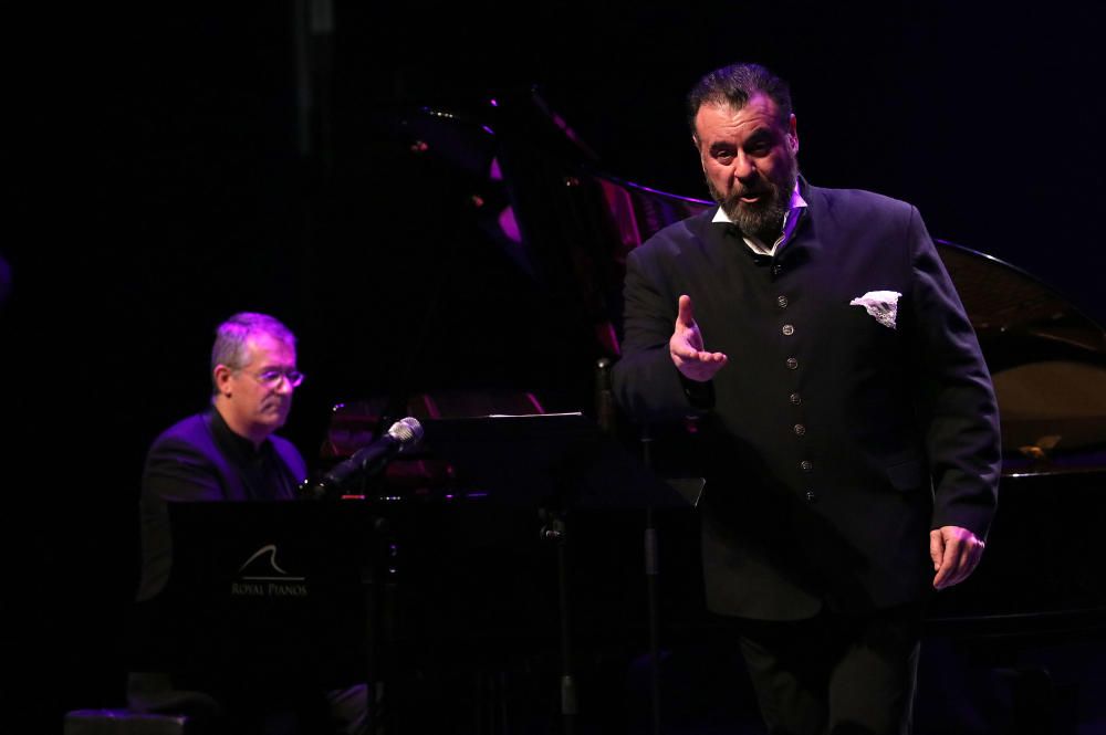 Carlos Álvarez y varios colegas del bel canto protagonizan en el Edgar Neville un concierto navideño para exigir el Auditorio de la Música