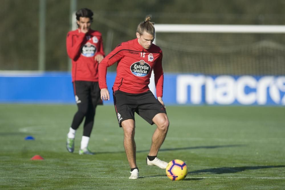 Los jugadores se han entrenado a las órdenes de Natxo González en el penúltimo entrenamiento de la semana antes del partido del sábado en Riazor.