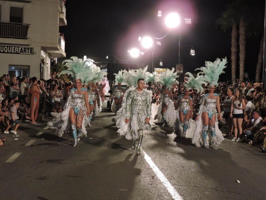 La bahía de Águilas se transforma en un gran teatro en su Carnaval de verano