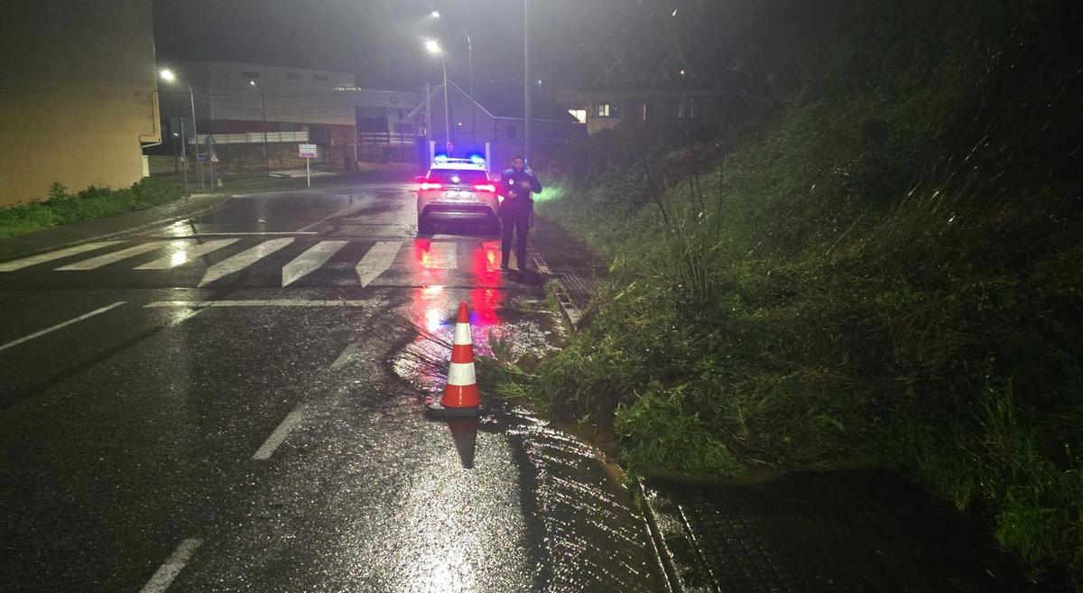 Derrumbe de tierras en Rianxo debido a las intensas lluvias.
