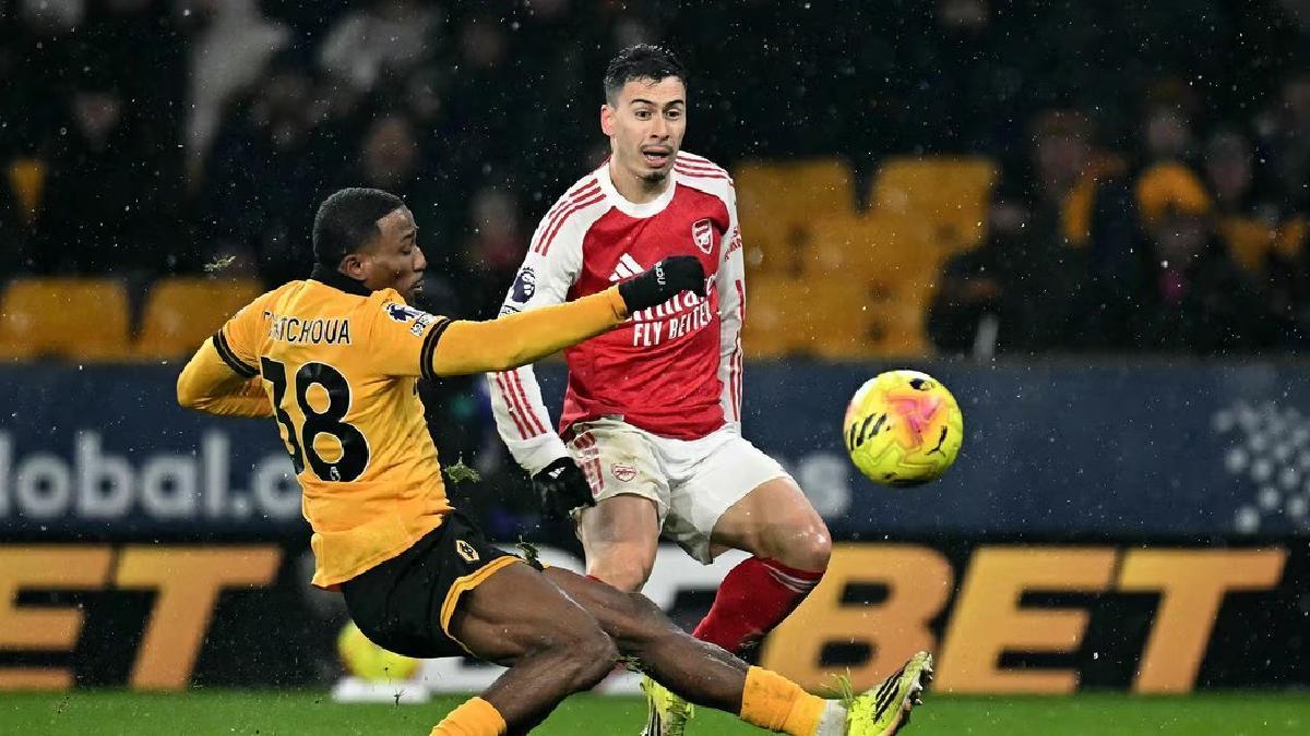 El Arsenal recién empató con el Wolves y aumenta el peligro de su liderato