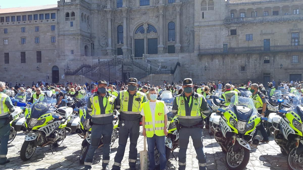 Más de 80 motoristas de los Ángeles Verdes realizan una ofrenda al Apóstol