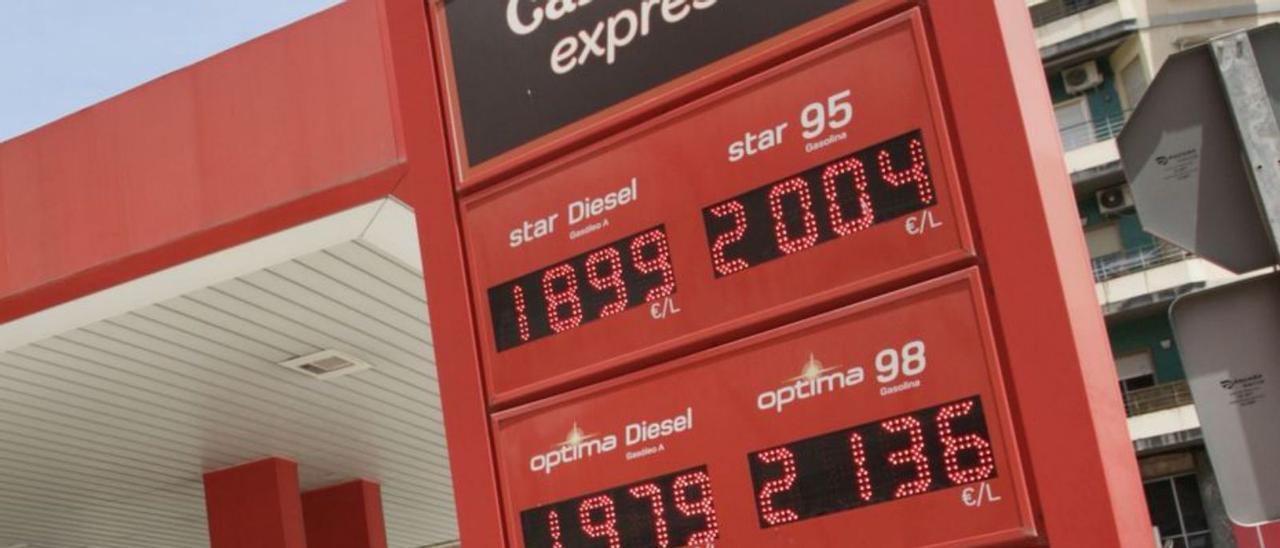 La gasolina de 95 ha superado los dos euros por litro. | JUAN CARLOS CAVAL