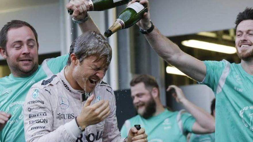 Rosberg toma ventaja frente a la desesperación de Hamilton