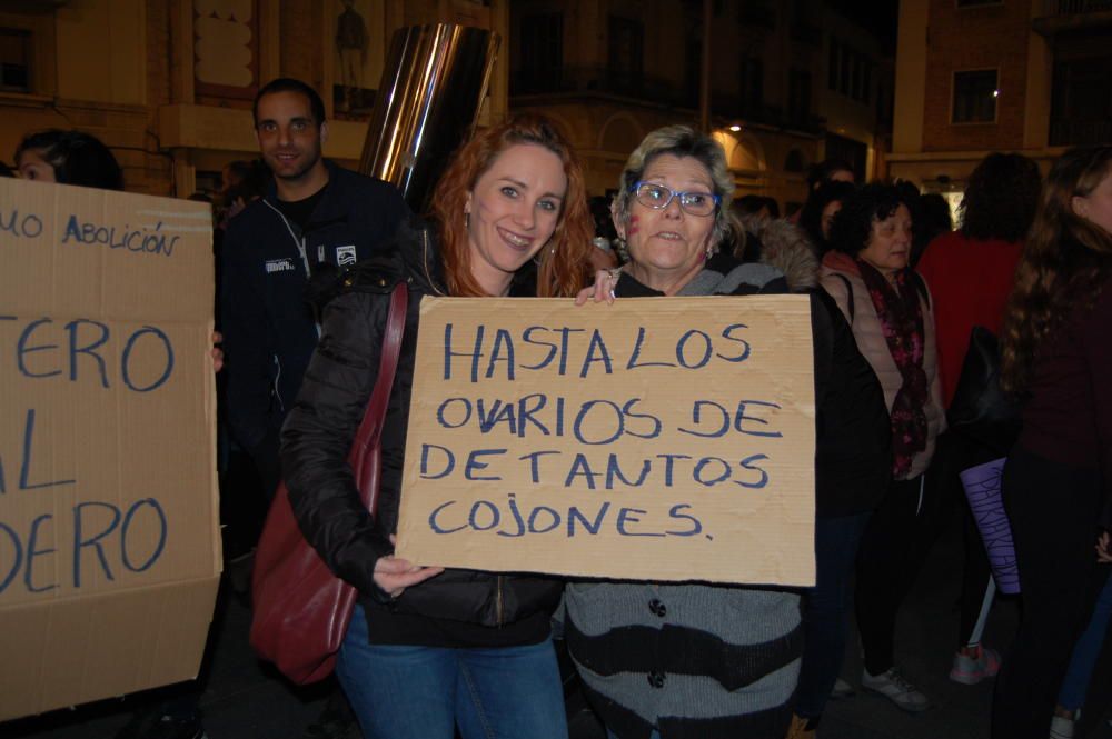 Multitudinària manifestació feminista a Figueres