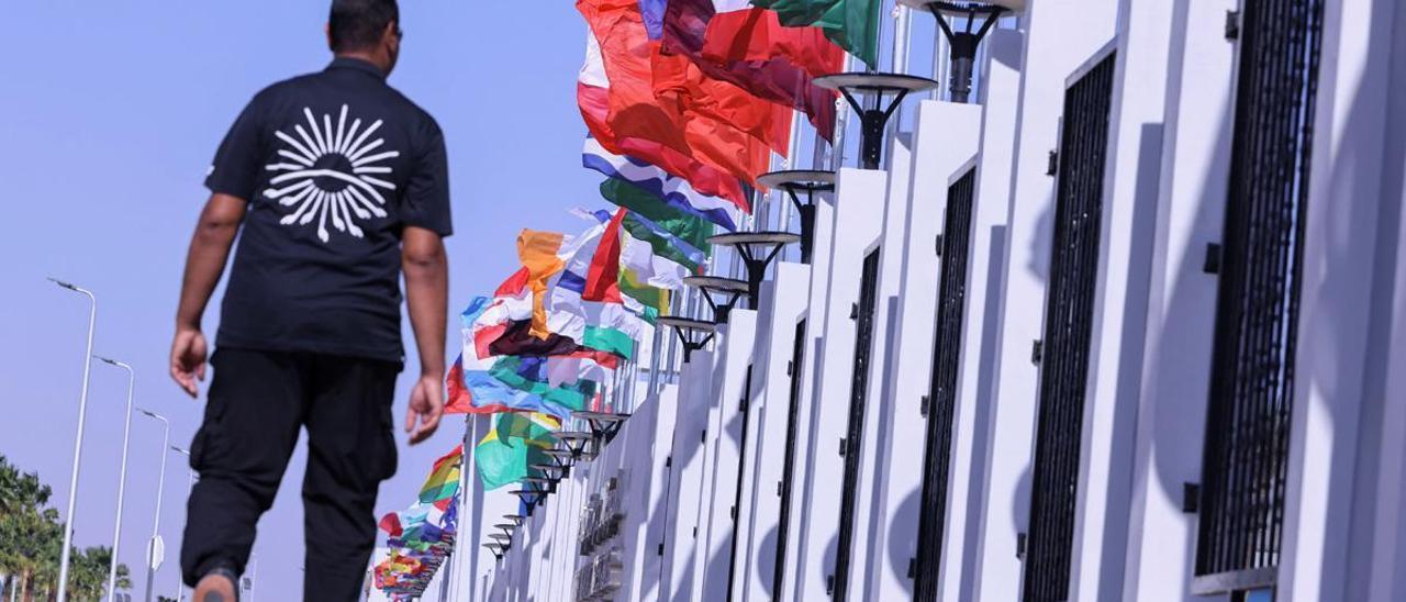 Entrada al centro de convenciones de Sharm El-Sheikh, donde se celebra la cumbre del clima COP27.