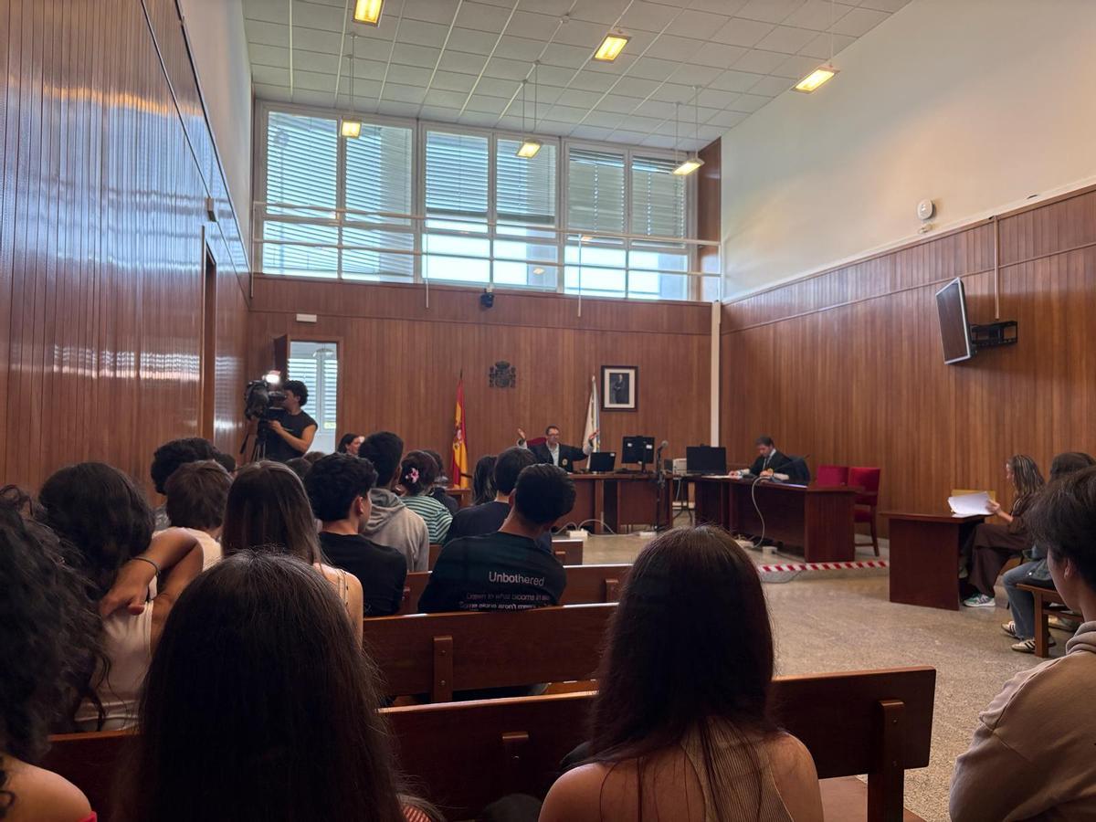 Profesionales judiciales acompañaron al alumnado en una actividad del programa Educar en Justicia.