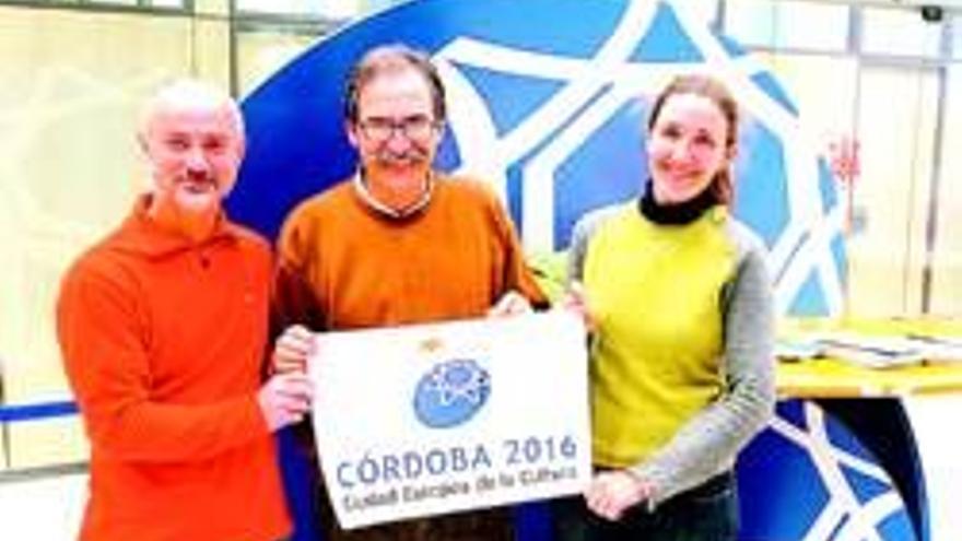 Ricardo Guerrero y Angela Jerez quieren exhibir el logo de Córdoba 2016 en el Aconcagua