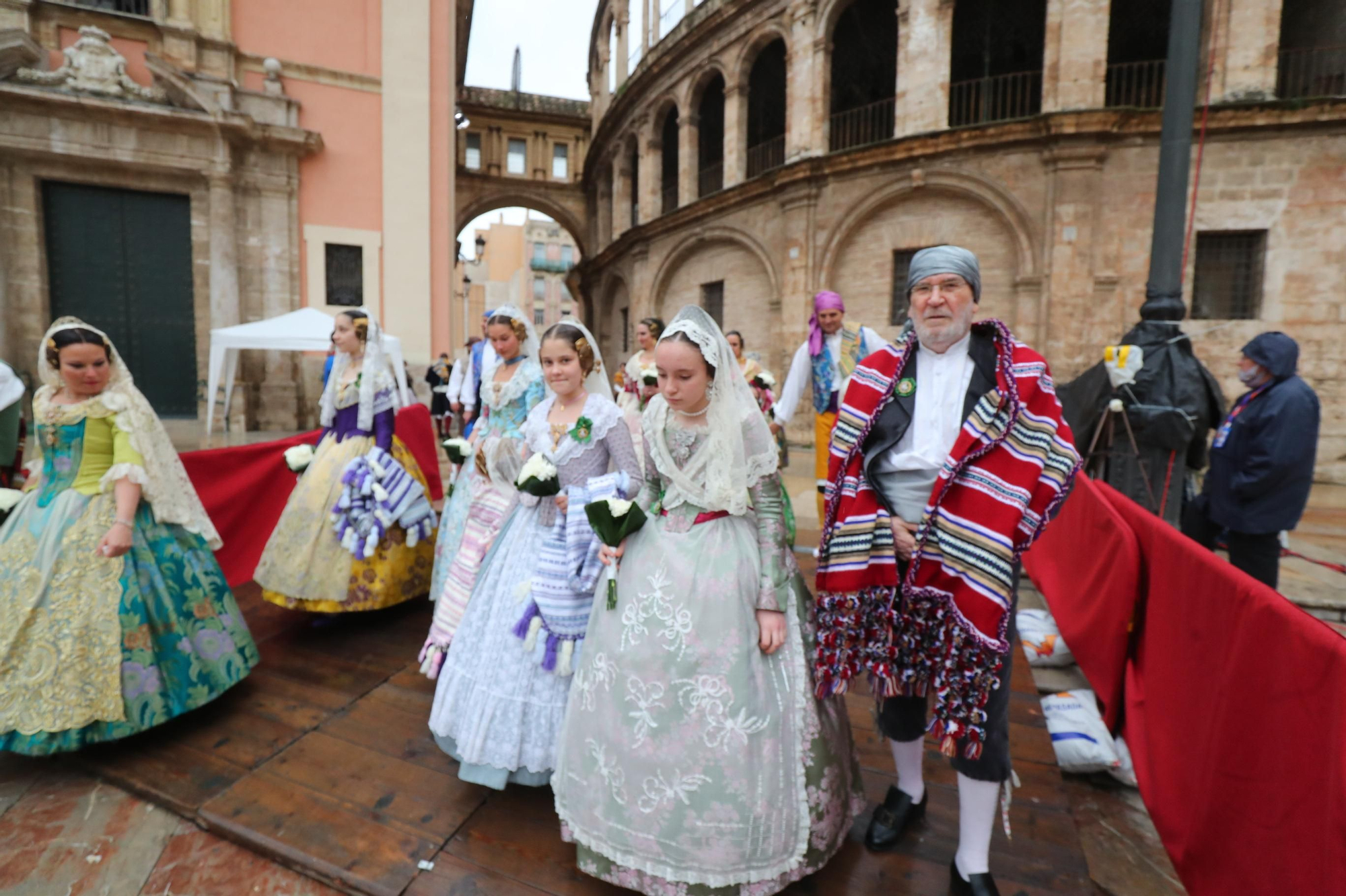 Búscate en el primer día de ofrenda por la calle de la Paz (entre las 17:00 a las 18:00 horas)