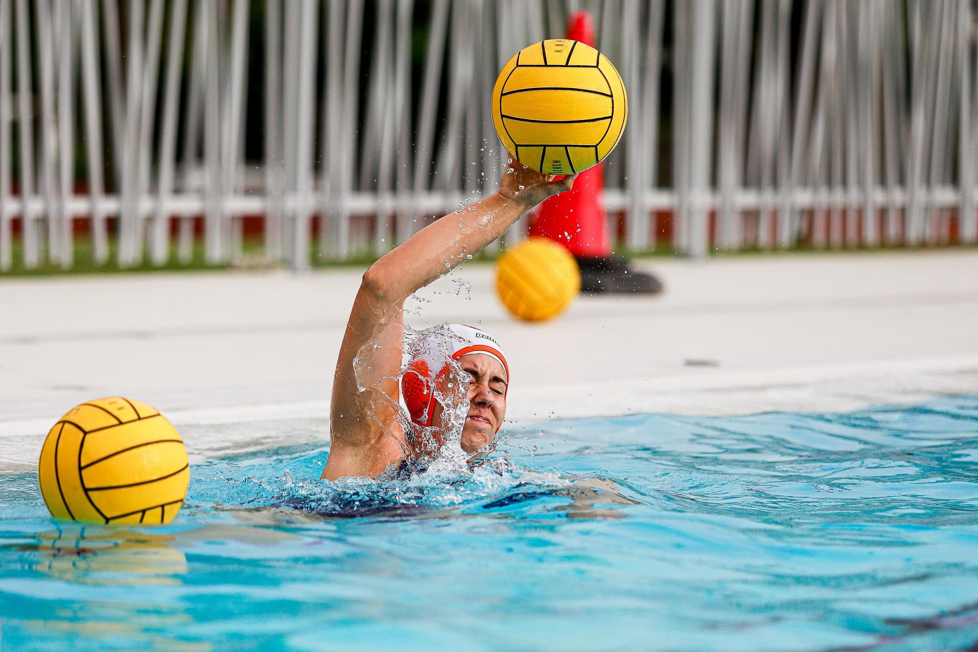 Waterpolo en Ibiza: las chicas del Sant Josep, más guerreras que nunca