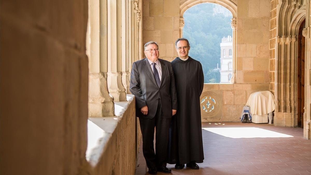 Josep Altayo i el Padre Manel Gasch explican la historia y numeros de ARSA empresa que gestiona tiendas i negocios vinculados al monestir de Montserrat