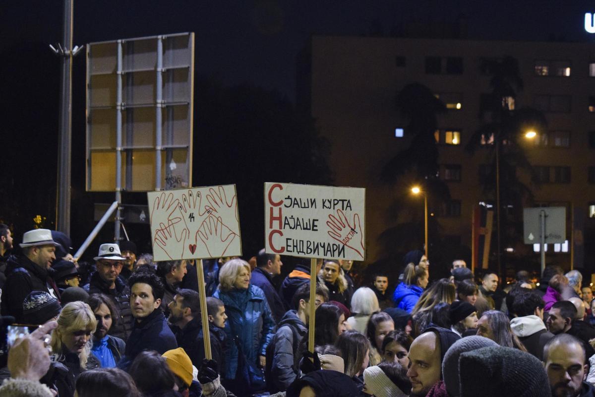 Cientos de serbios exigen en Novi Sad dimisiones por letal derrumbe de estación de tren