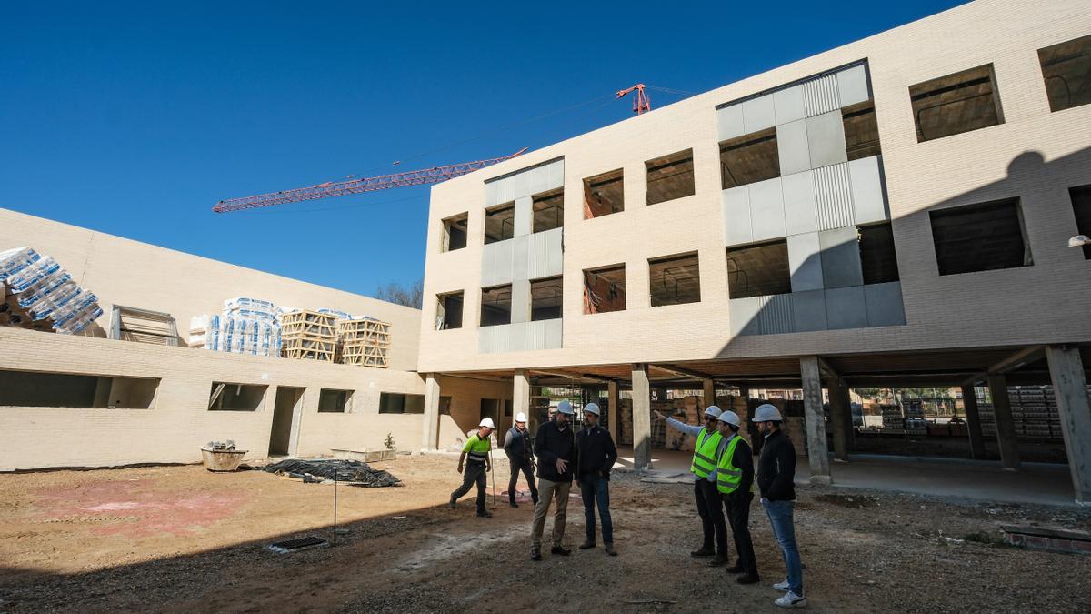 El nuevo aulario y el gimnasio que Educación está construyendo en el instituto San Fernando de Badajoz.
