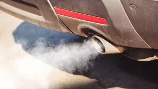¿Cómo arrancas el coche? Podrías estar contaminando de más sin saberlo