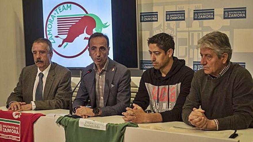 Los encargados del proyecto provincial presentan los pormenores del nuevo equipo.