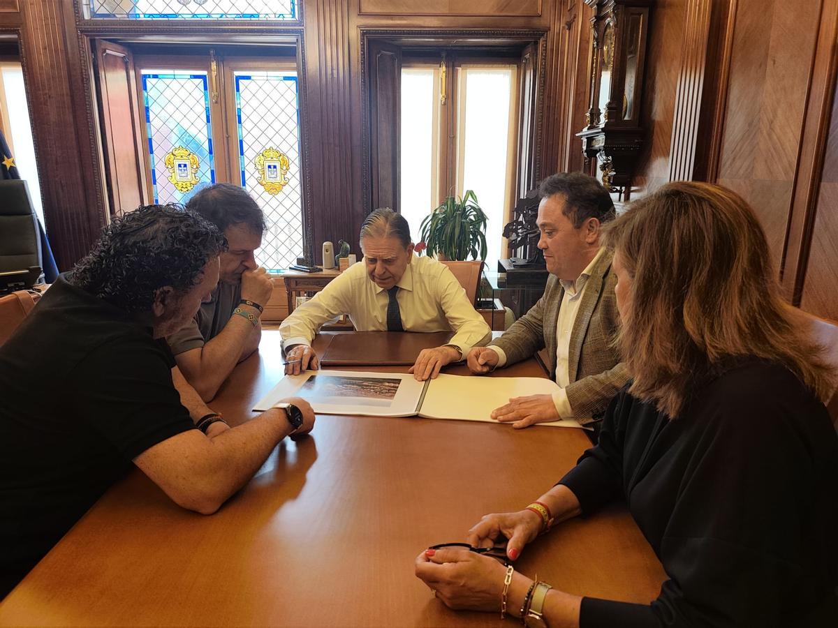 Reunión para hablar sobre los avances de la nueva cancha para el Roller Oviedo