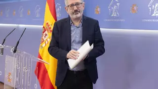 Carlos Martín dimite como coordinador de Sumar por motivos de salud y seguirá en el Congreso