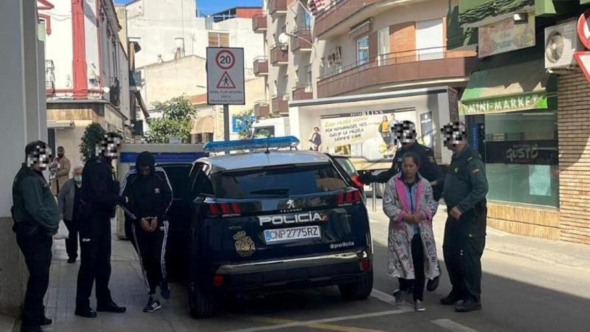 Los detenidos, a su llegada a los juzgados de Don Benito.