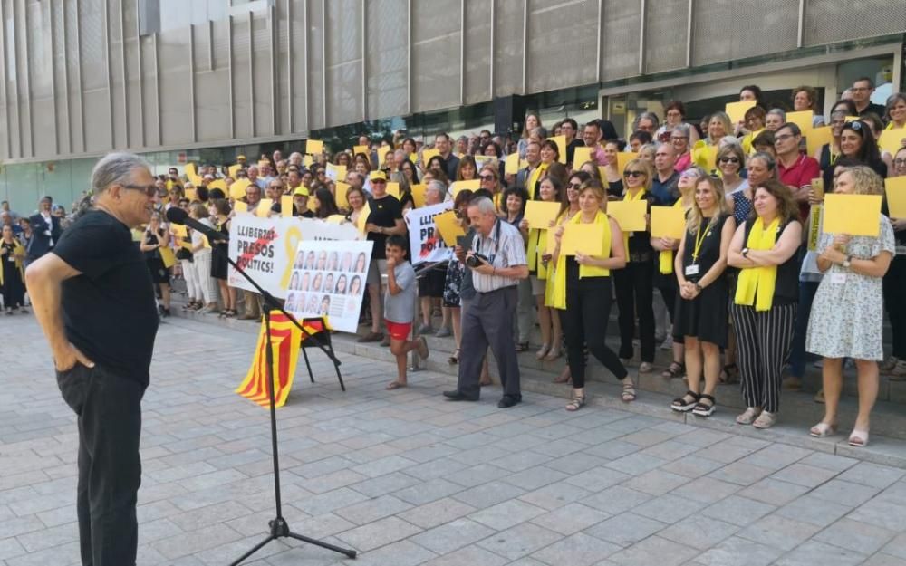 Concentració de treballadors de la Generalitat a Girona per la llibertat dels presos (13/7/18)