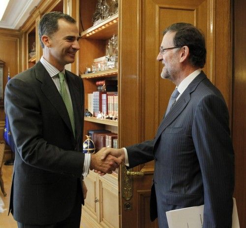 Felipe VI recibe a Rajoy en su despacho
