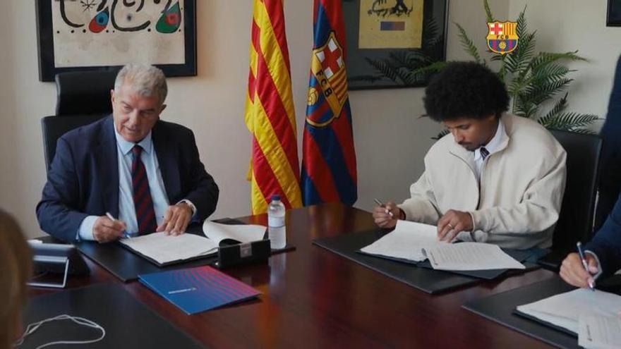 Karim Adeyemi, presentado como nuevo jugador del FC Barcelona hasta 2031