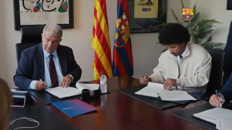 Karim Adeyemi, presentado como nuevo jugador del FC Barcelona hasta 2031