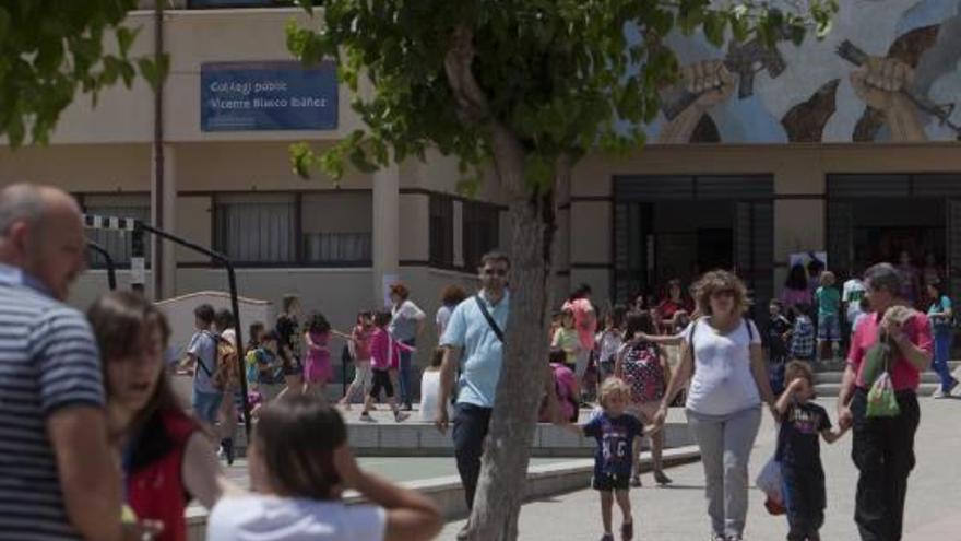 El Ayuntamiento de Elche busca 2 millones para dar los libros gratis a 28.000 alumnos