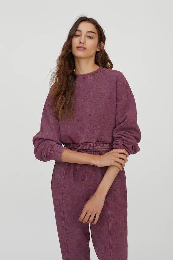 Sudadera cropped goma bajo, de Pull & Bear