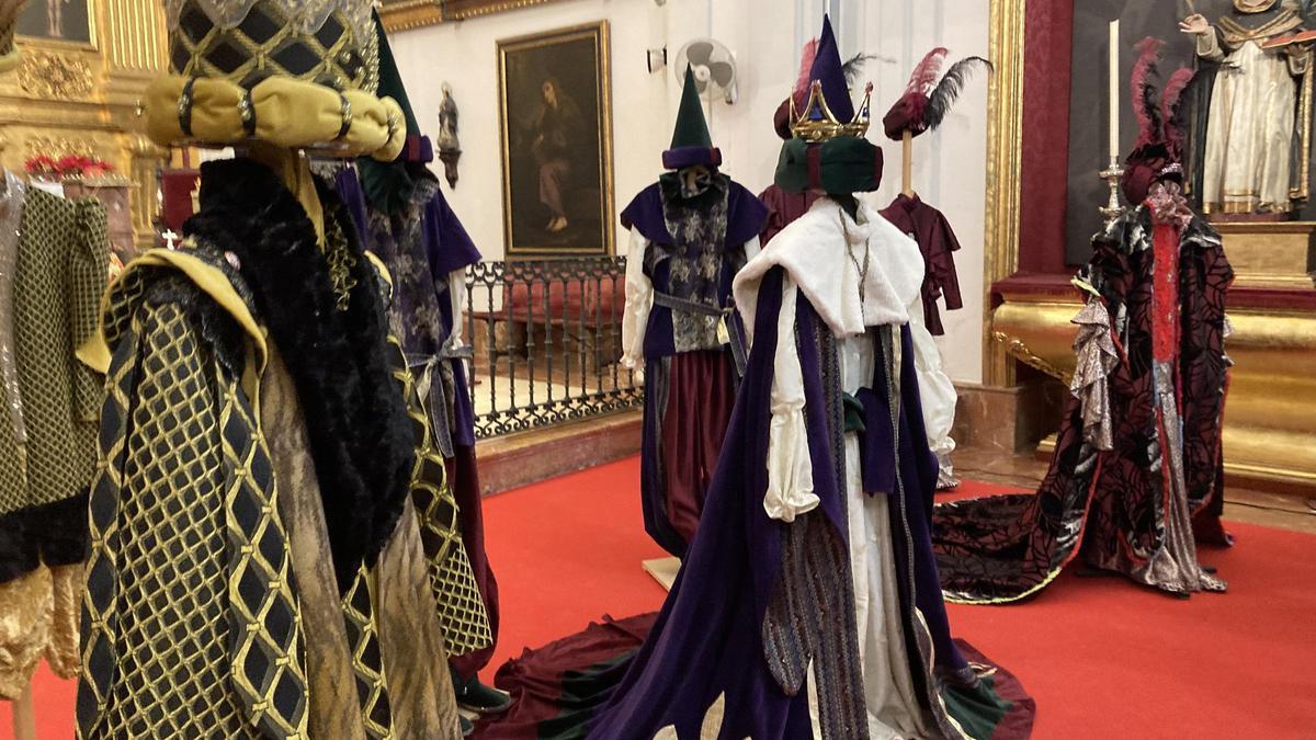 Imagen de los trajes que llevarán los tres Reyes Magos.