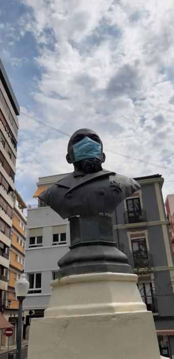 Esculturas con mascarilla en Alicante