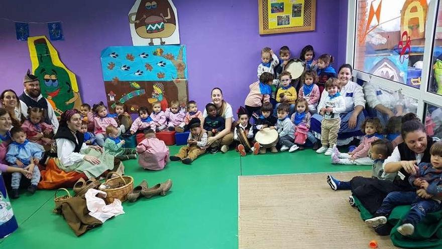 La escuela infantil Bernardo Sopeña disfruta con su amagüestu