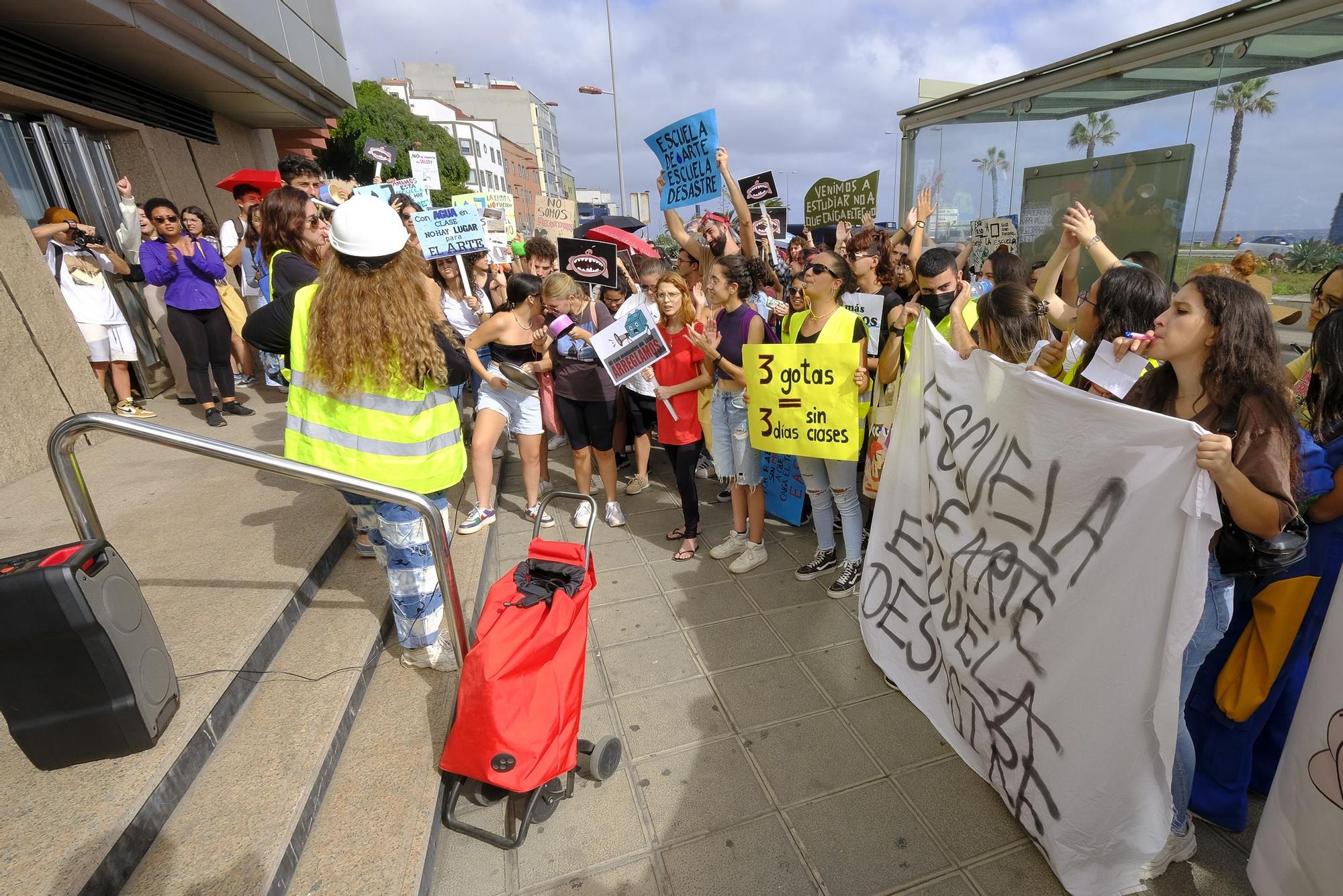 Protesta de los alumnos de la Escuela de Arte y Superior de Diseño Gran Canaria