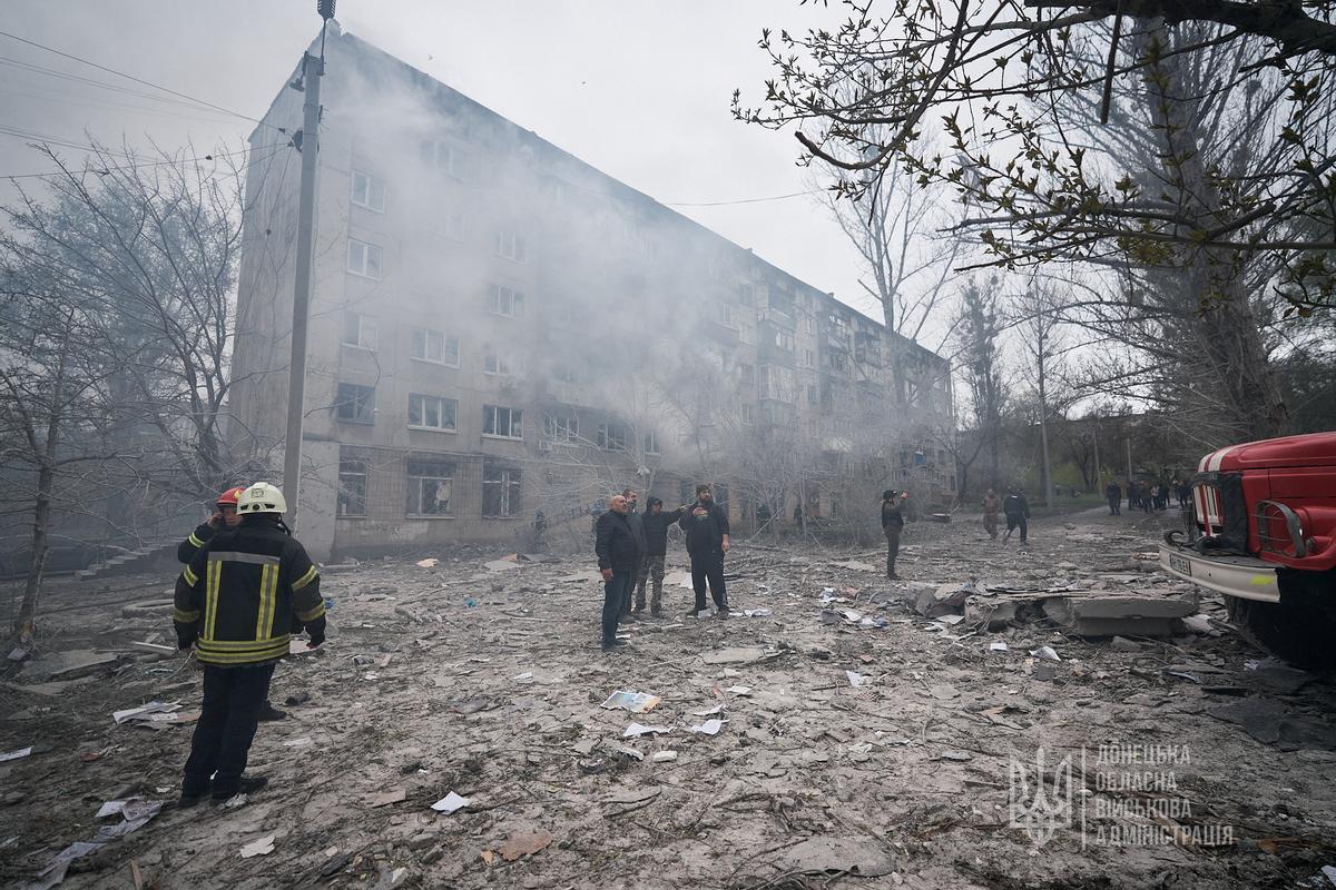 Nueve muertos y más de 20 heridos tras un bombardeo ruso en Sloviansk, en Donetsk.